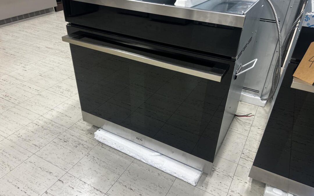 47. 30 inch AEG self cleaning oven