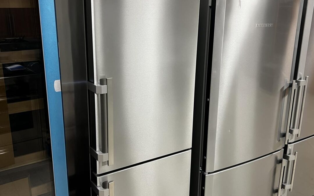 70. 24 inch Liebherr fridge freezer combo